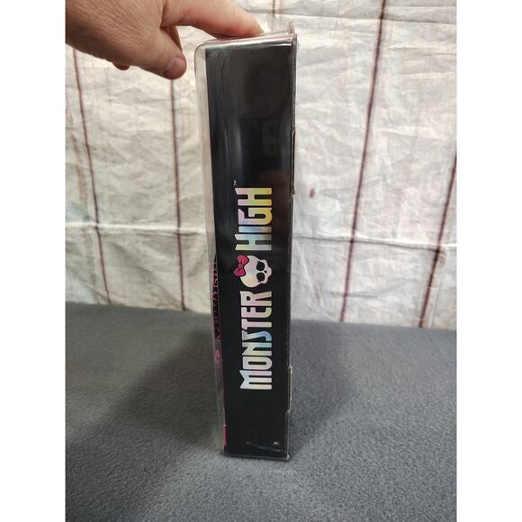 Monster High Draculaura G3 Doll Mattel 2022 Reboot Pet Count Fabulous - Picture 2 of 5